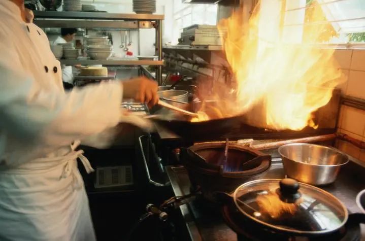 警惕餐飲油煙異味！北京執(zhí)行《排放標(biāo)準(zhǔn)》，最高罰款100萬(wàn)！