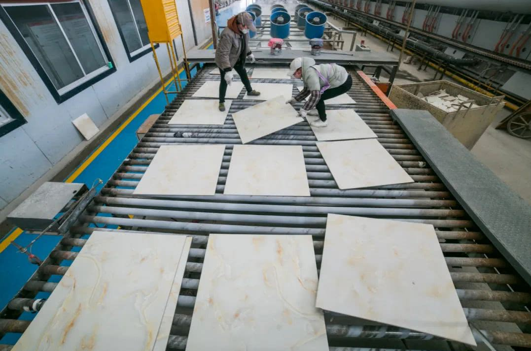 陶瓷廠廢氣惡臭讓人苦不堪言，Dejing的凈?除臭劑幫助企業(yè)達標(biāo)排放！